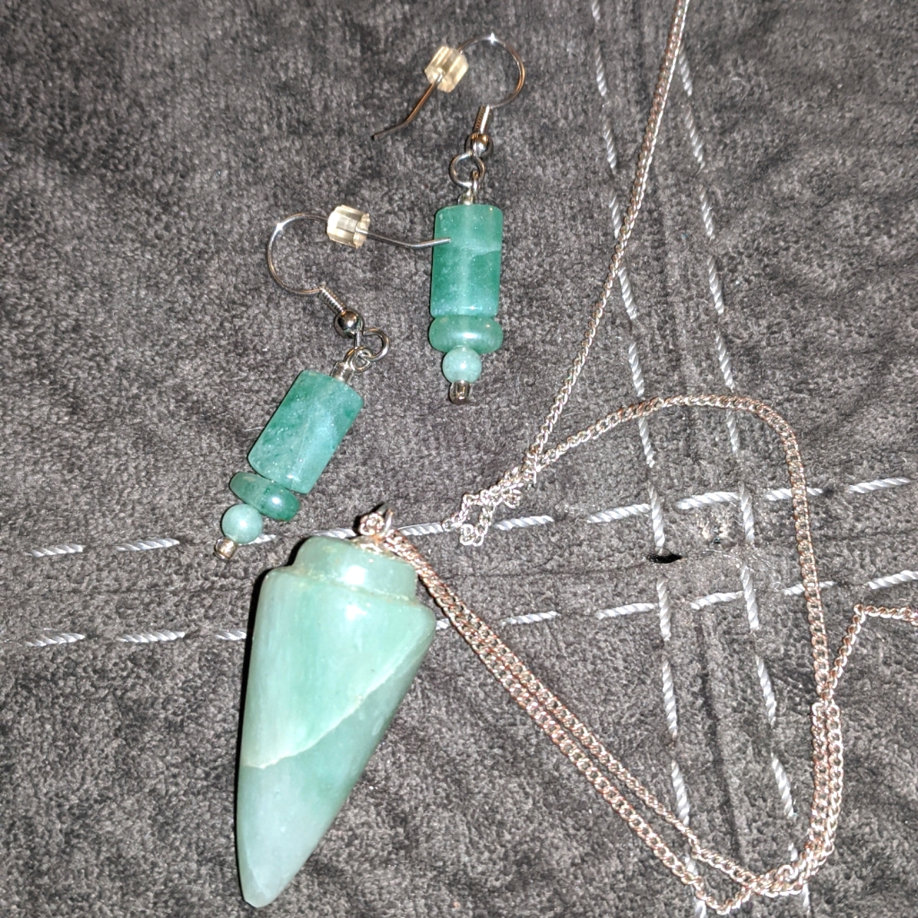 Gorgeous Necklace And Earrings Set 30$